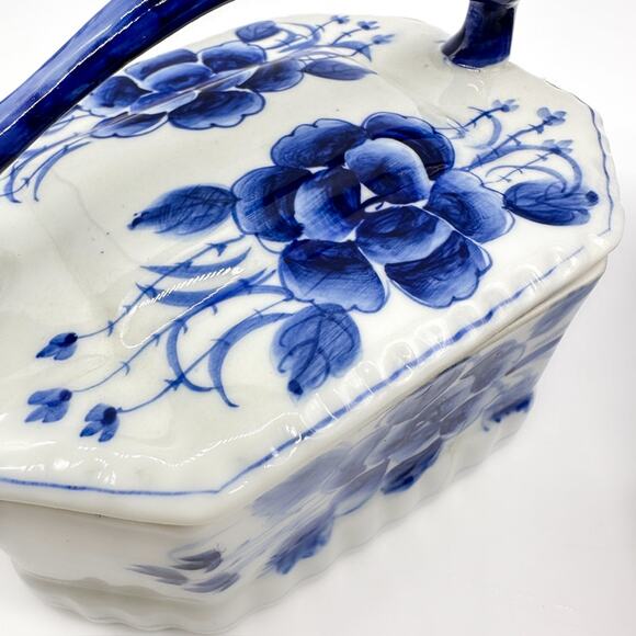 Chinese Canton Chinoiserie Blue White Trinket Box w/ Lid Plus Ceramic Shoe - Picture 11 of 13